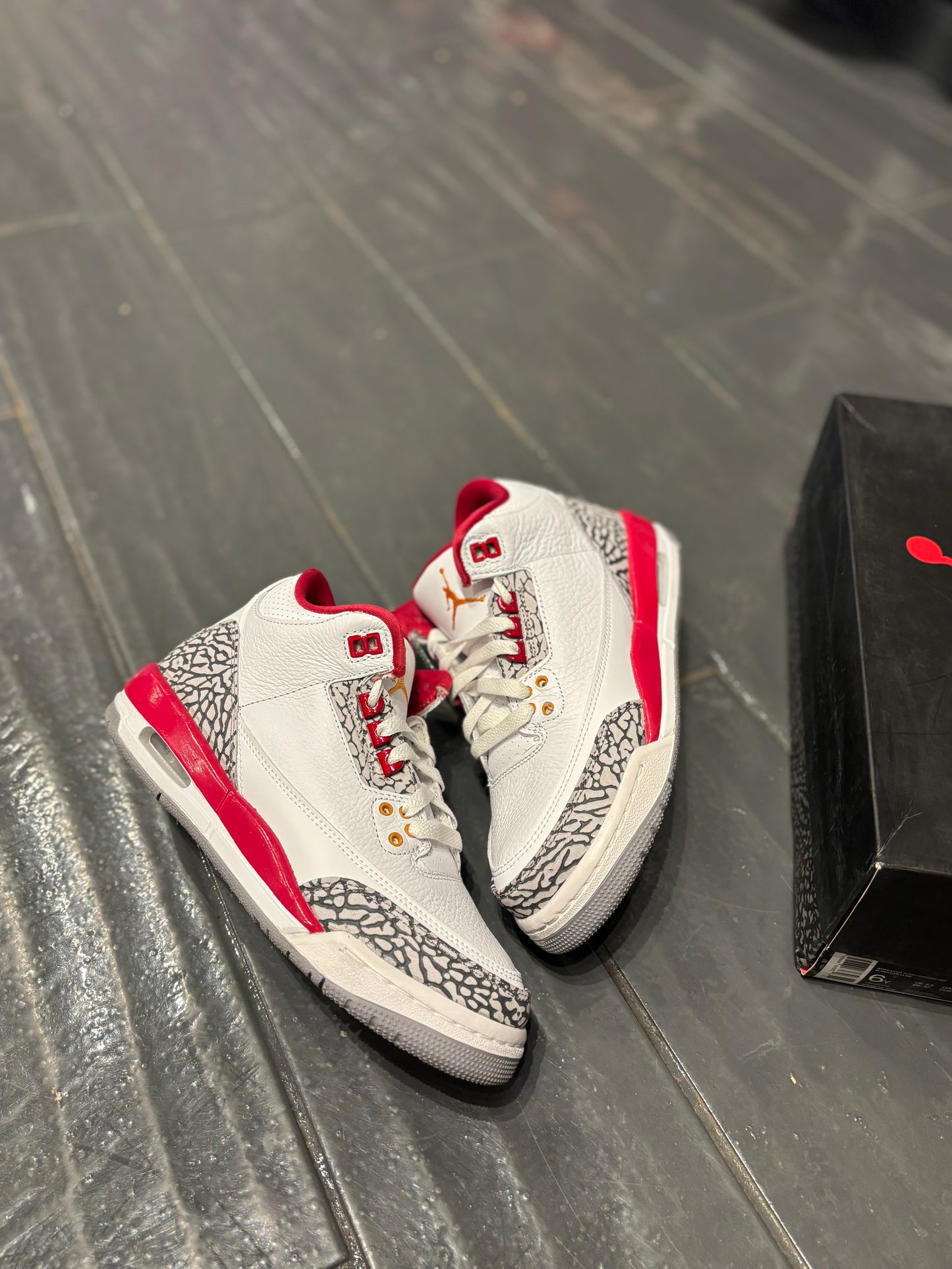 Jordan 3 “Cardinal”/size 6y