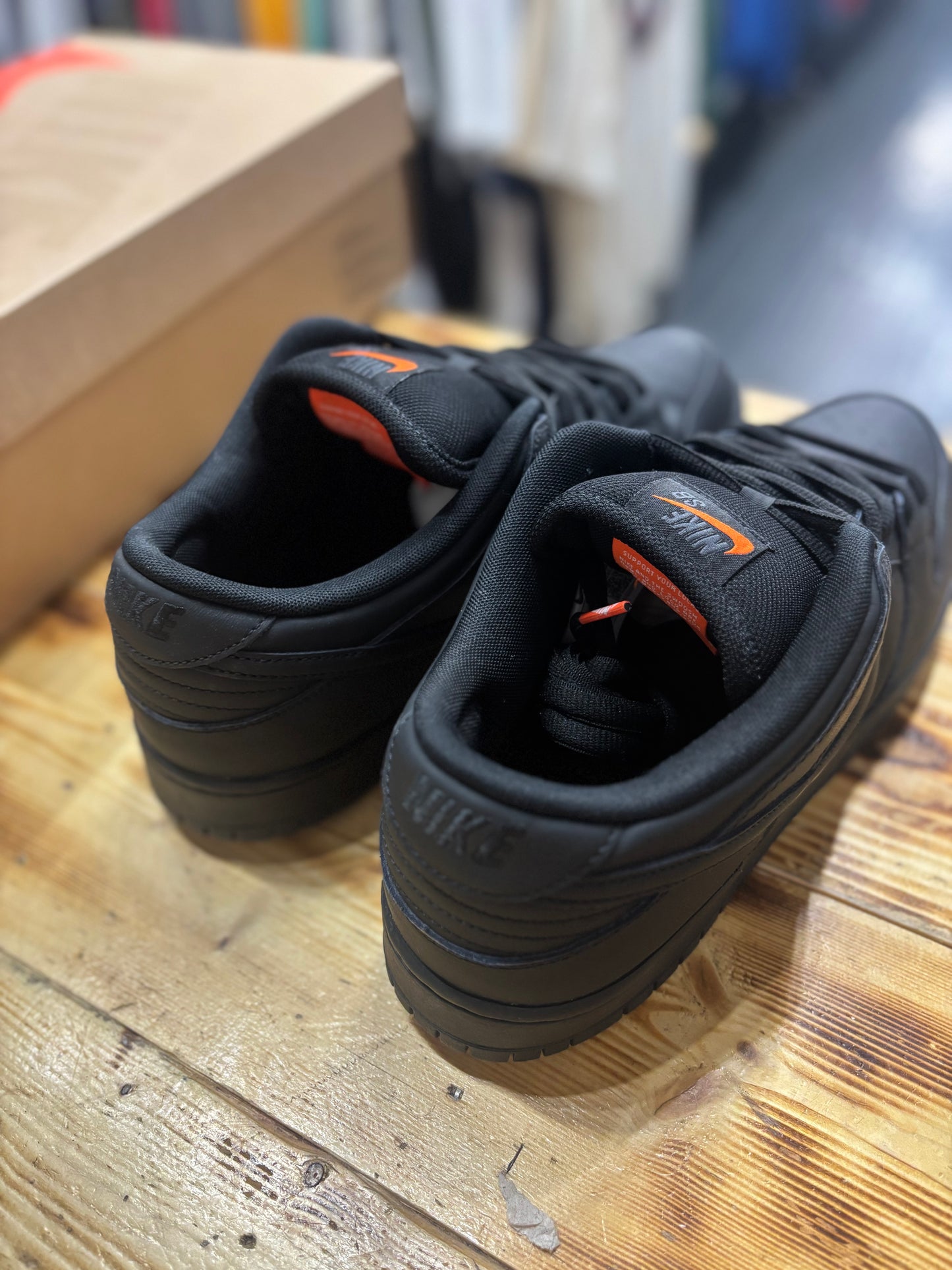Nike sb low “triple black”/size 13