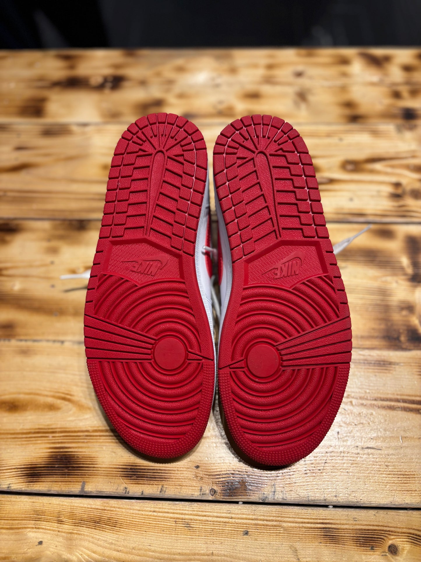 Jordan 1 low red/white-size 9.5