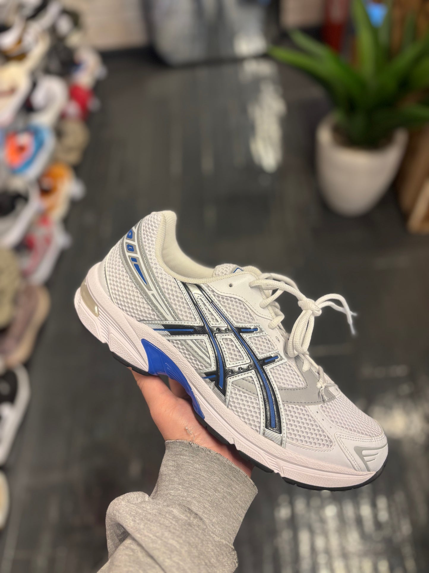 ASIC 1130 white/blue