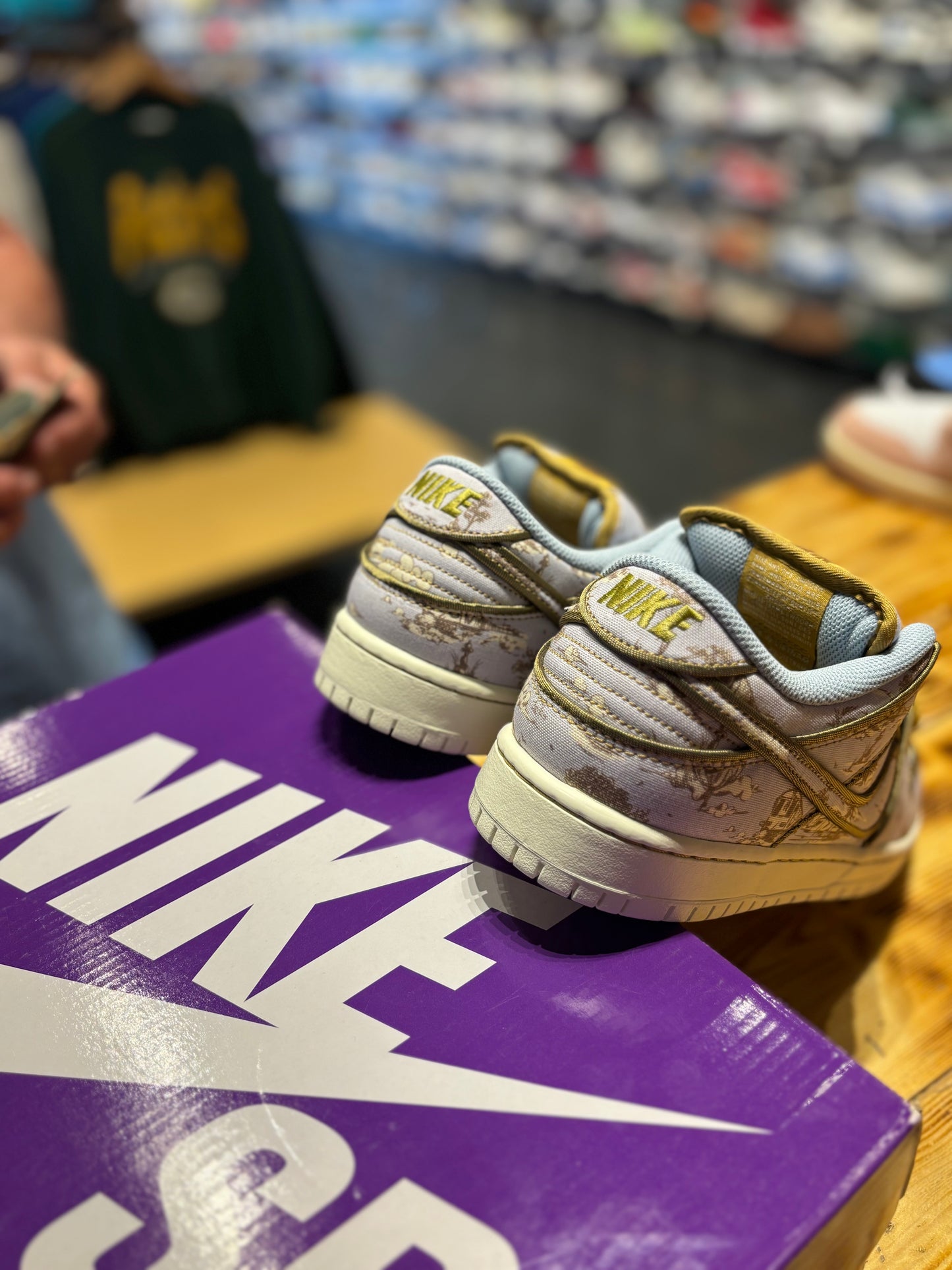Nike sb dunk low “city of style”/size 10