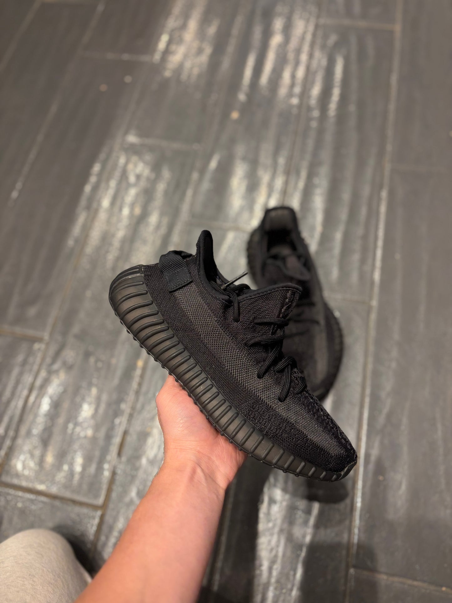 Yeezy 350 “onyx”/size 7.5