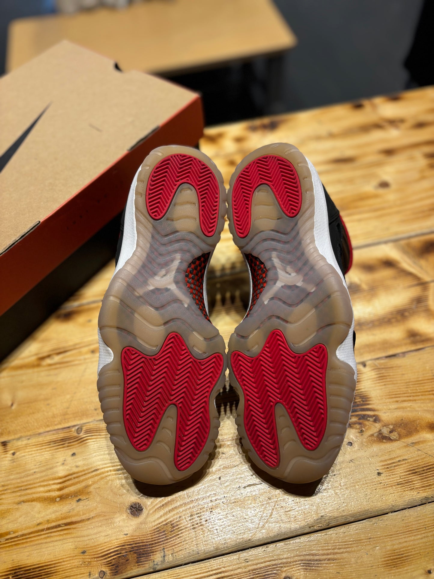 Jordan 11 low ie “bred”/size 10.5