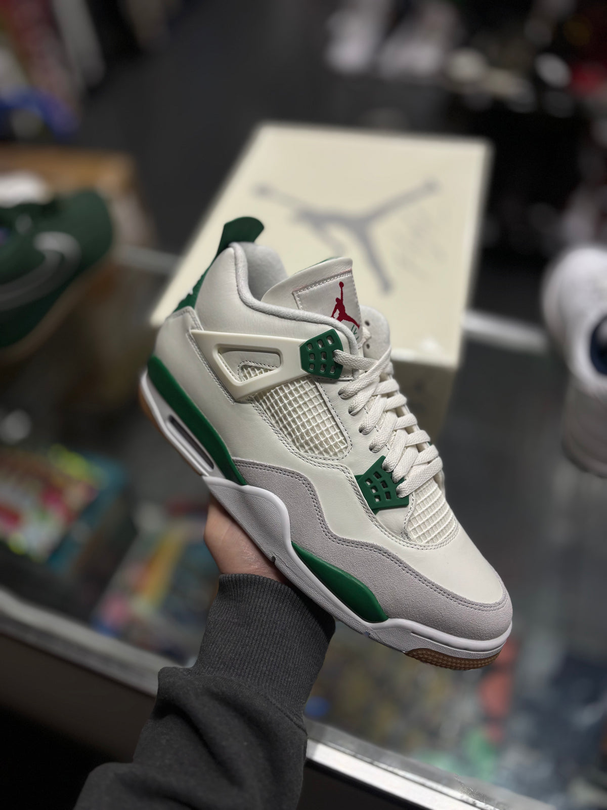 Jordan 4 sb “pine green”/size 13