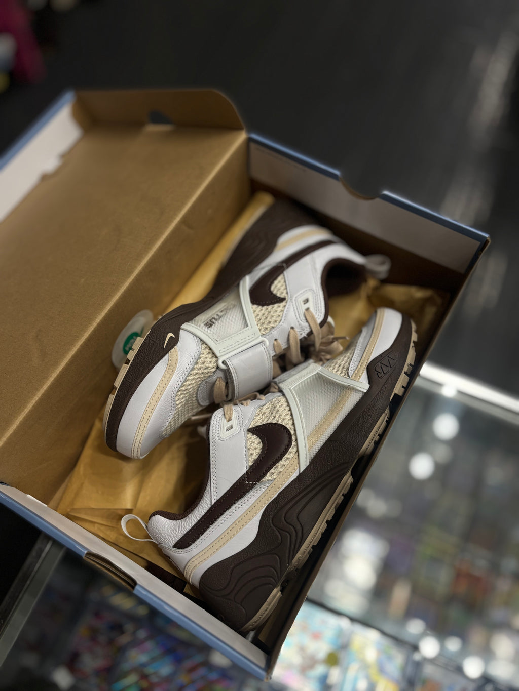 Travis Scott field jaxx “light chocolate”size 10