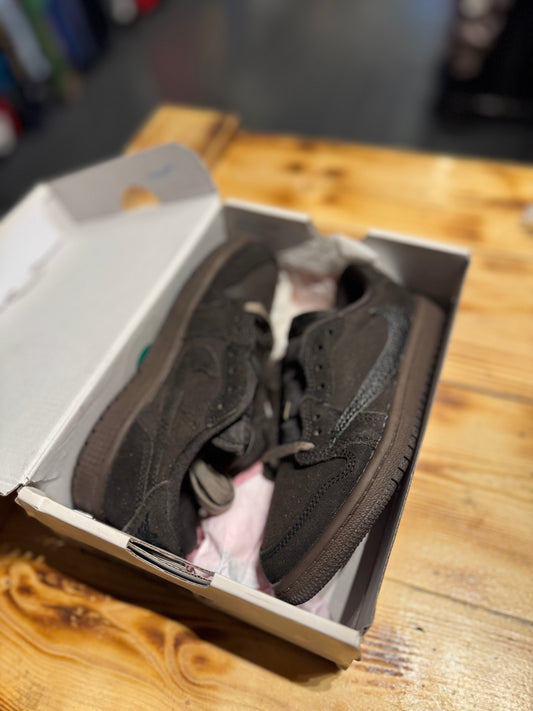 Jordan 1 low Travis Scott “Velvet Brown”/size 12c