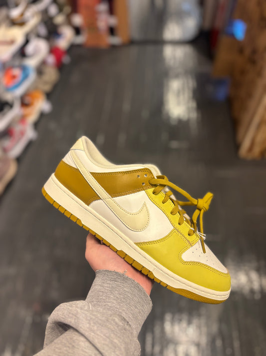 Nike dunk low yellow