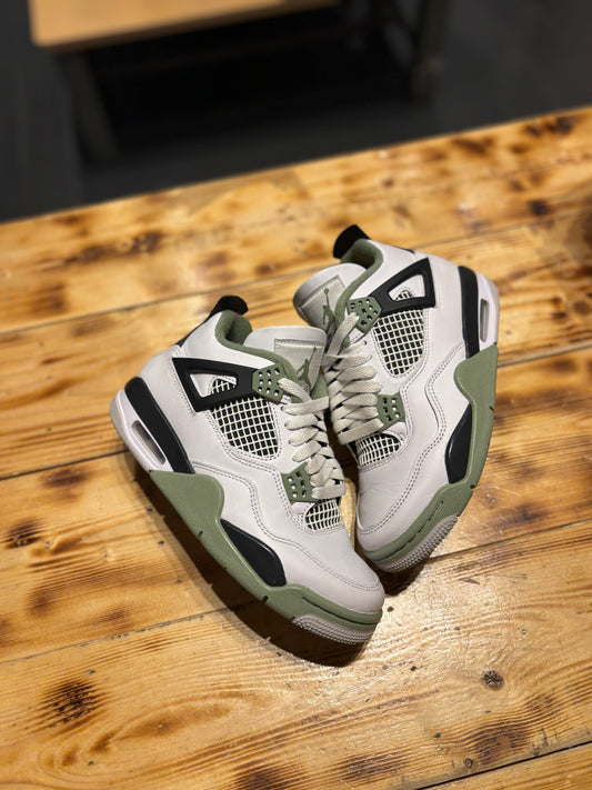 Jordan 4 “seafoam”/size 4.5y(6w)