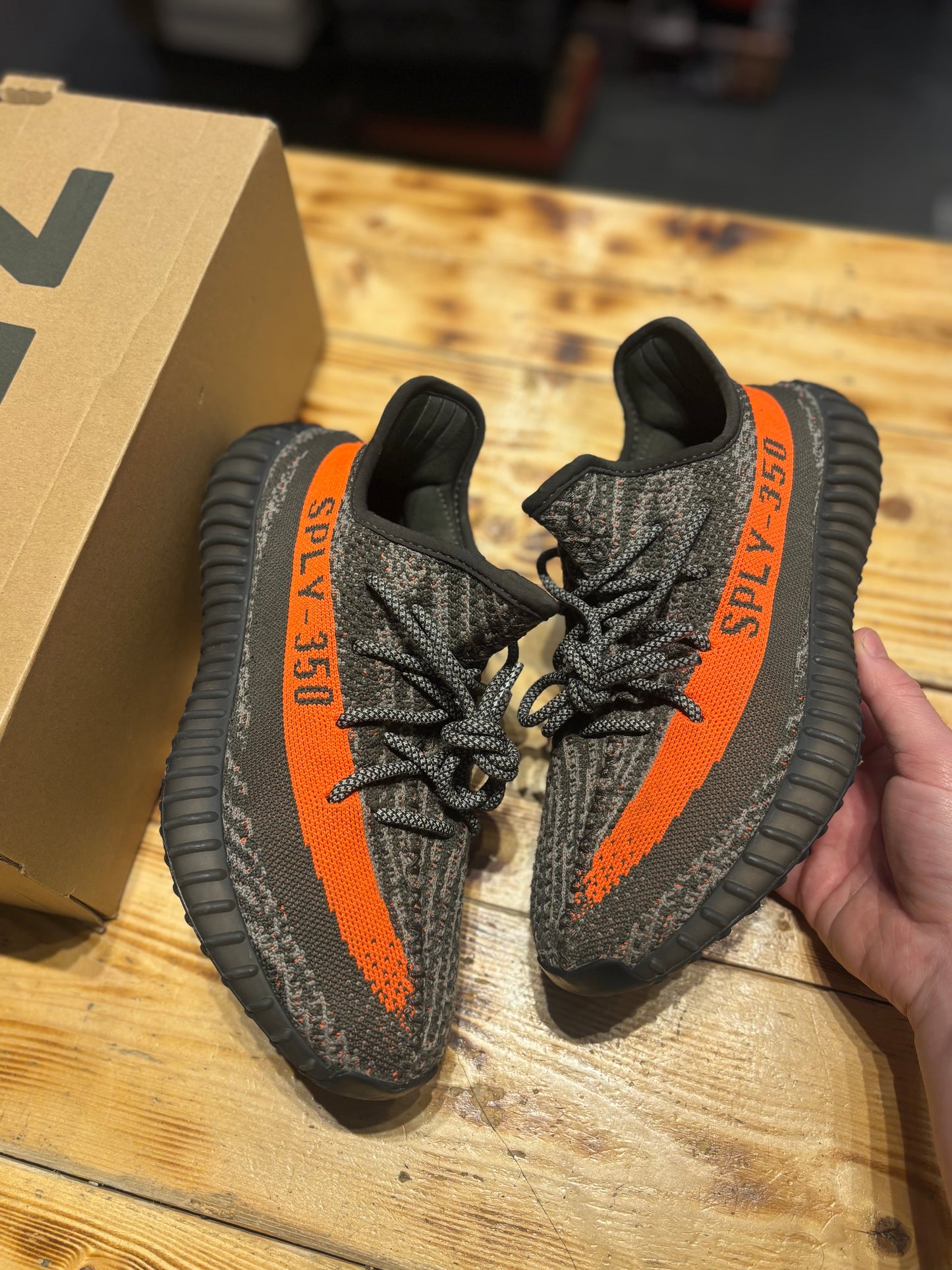 Yeezy 350 “carbon beluga”/size 7.5