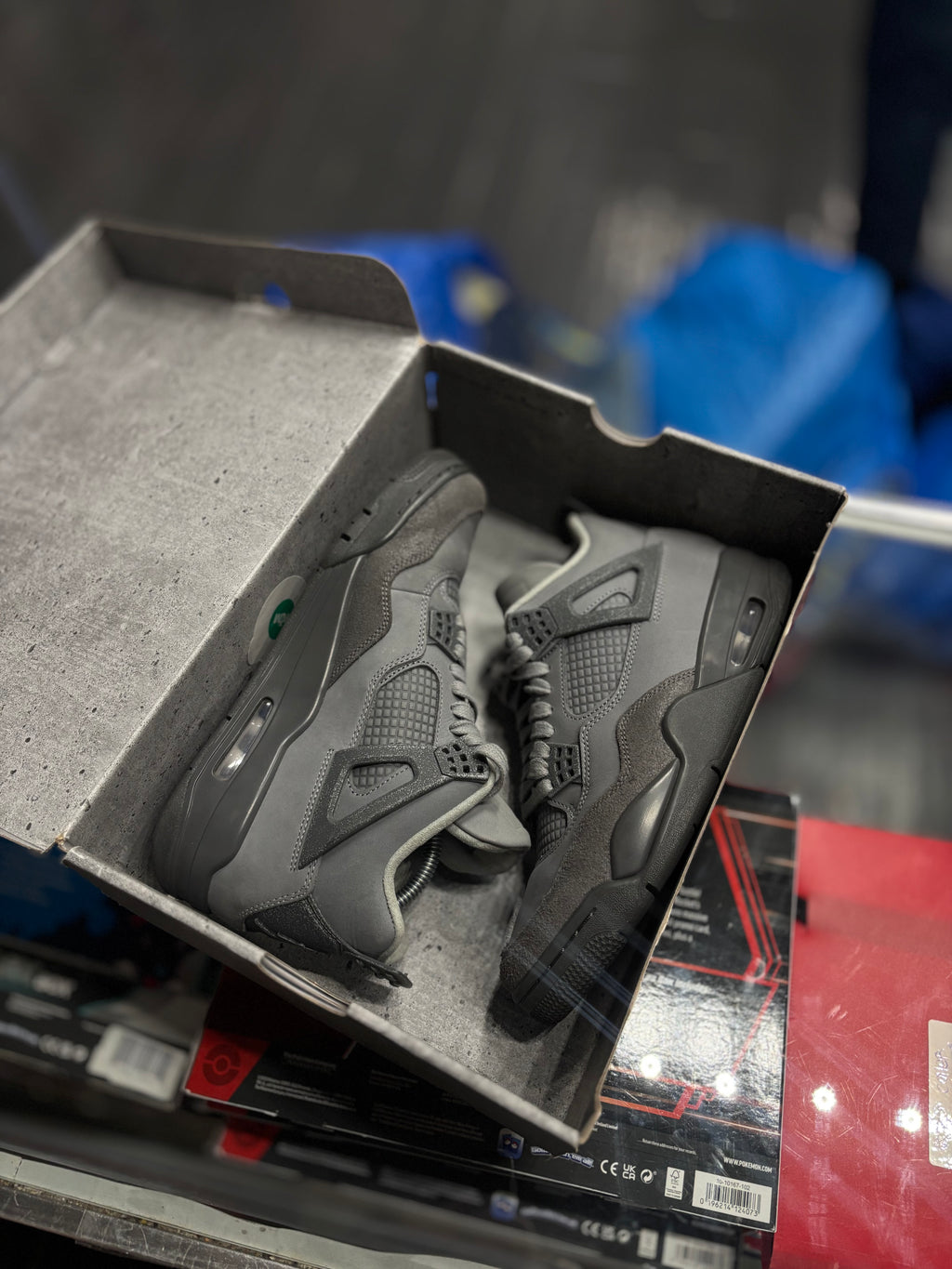 Jordan 4 “wet cement”size 8