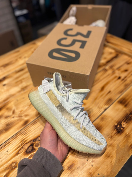 Yeezy 350 “hyperspace”/size 4.5
