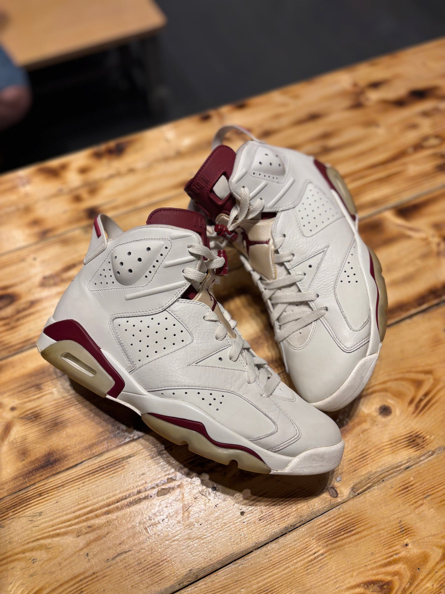 Jordan 6 “maroon”/size 11