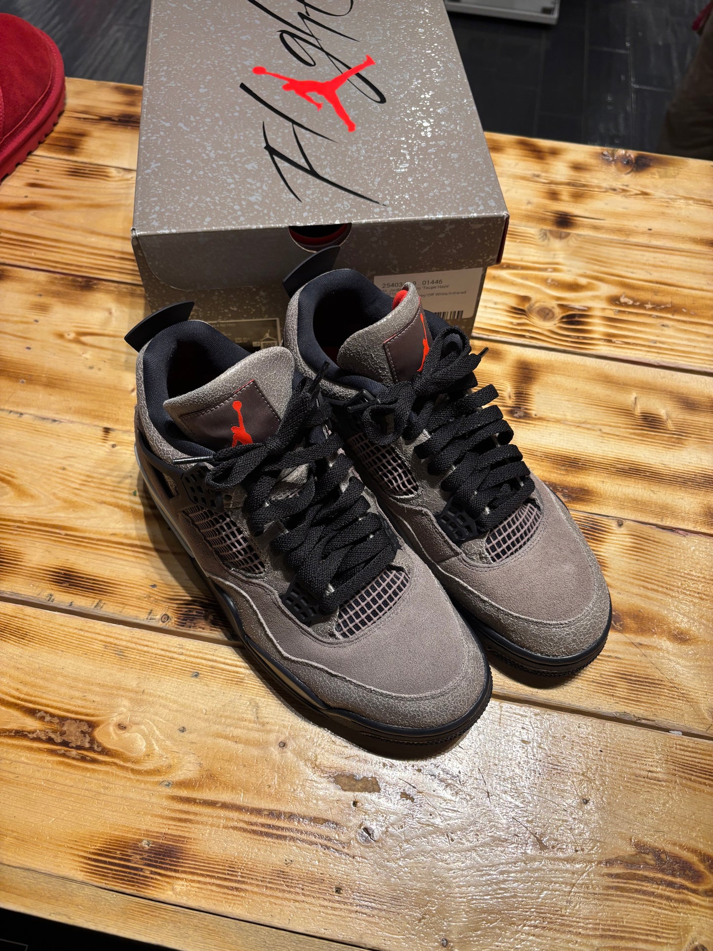 Jordan 4 taupe haze/size 8.5