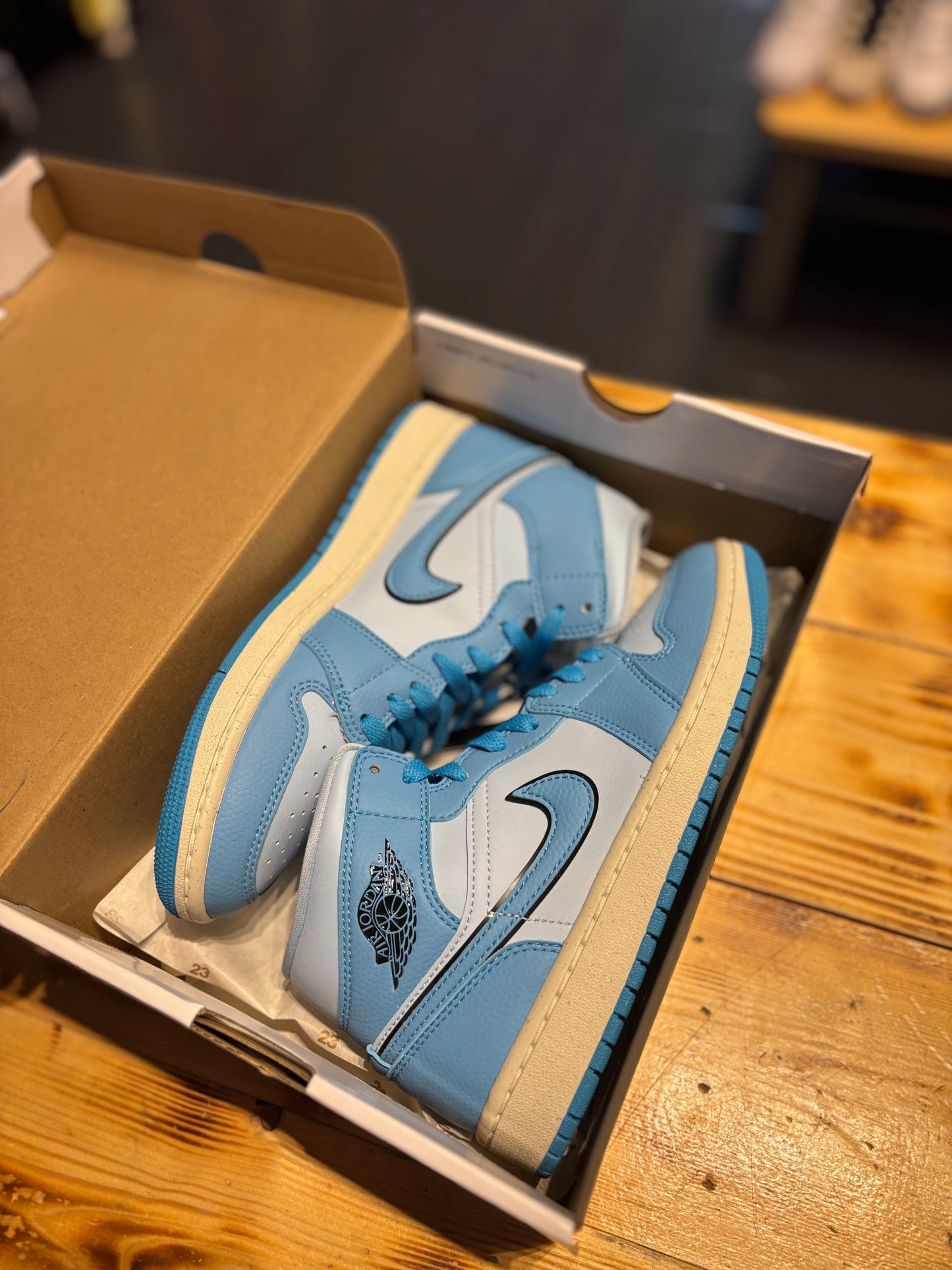 Jordan 1 mid “ice blue”/size 7.5w,8.5w