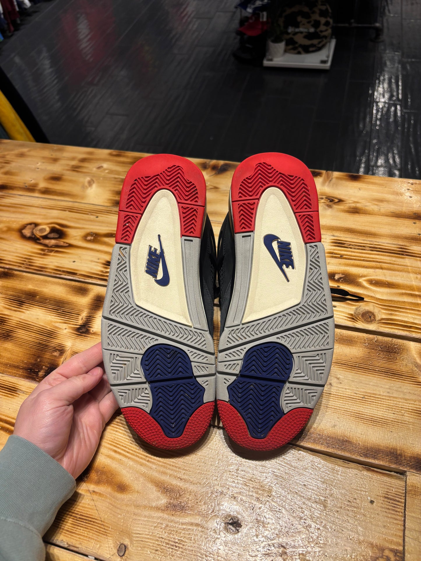 Jordan 4 rare air / size 8.5