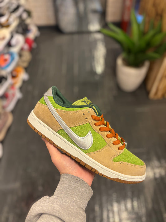 Nike sb dunk low “escargot”