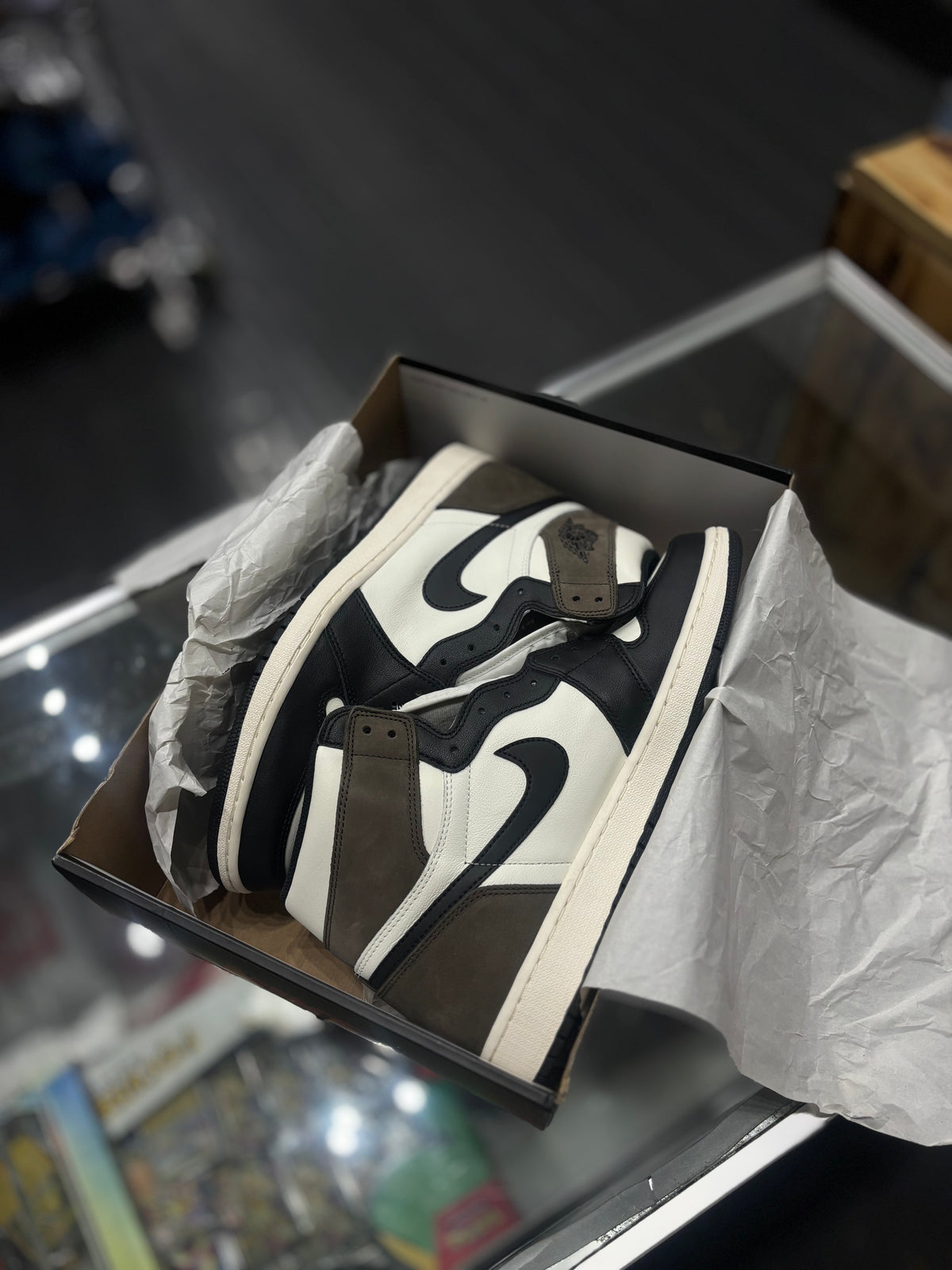Jordan 1 high “dark mocha”/size 13