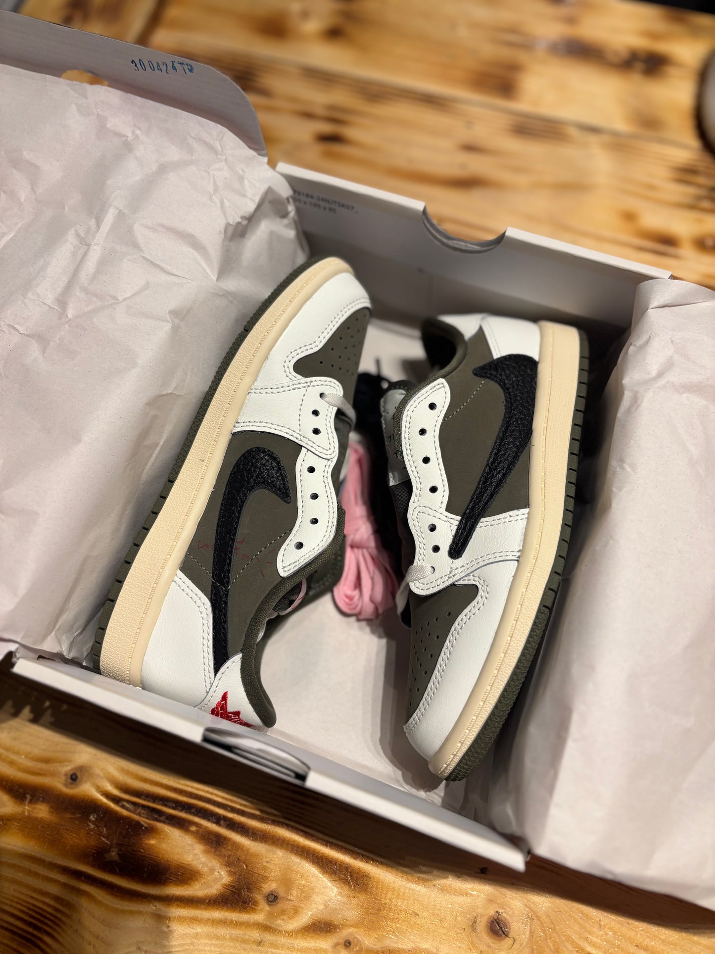 Jordan 1 low Travis Scott