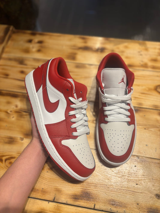Jordan 1 low gym red/size 10.5