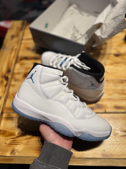 Jordan 11 “legend blue”/size 10