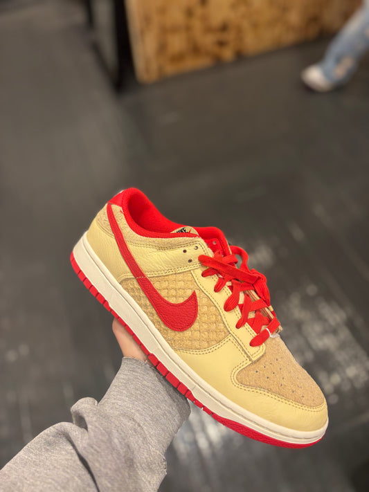 Nike dunk low “strawberry waffle”