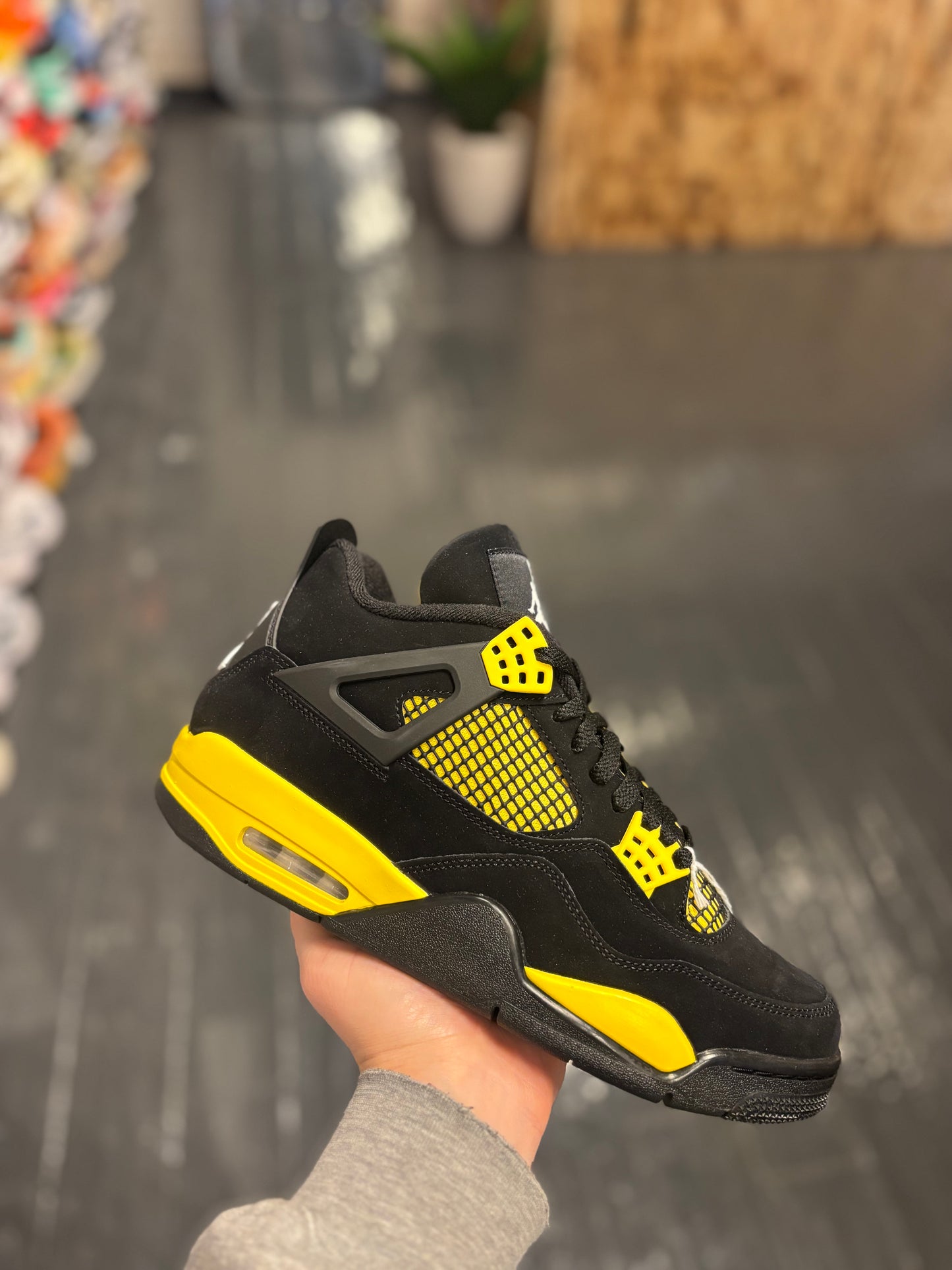Jordan 4 “thunder”