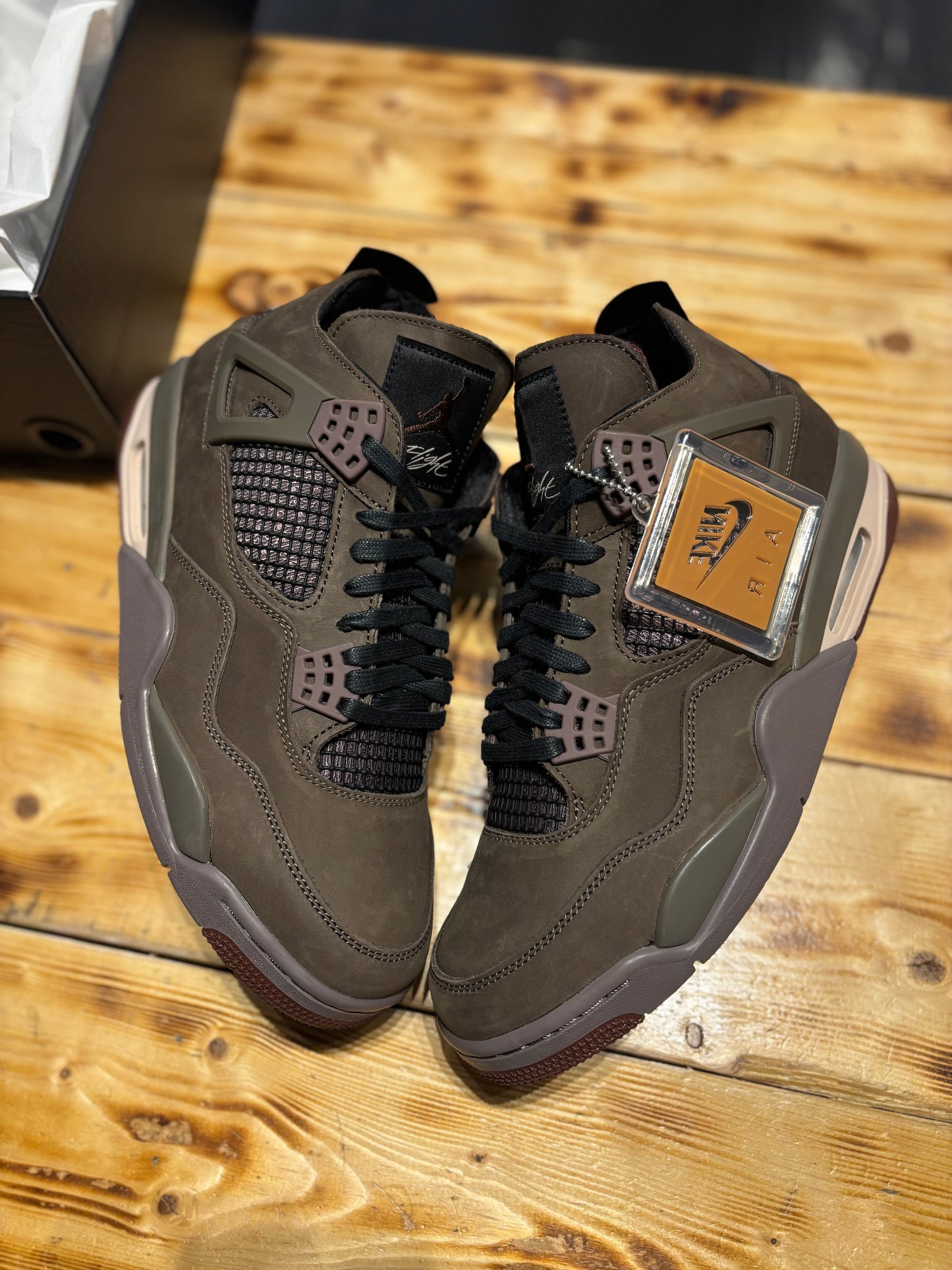 Jordan 4 a ma dark mocha/size 10.5