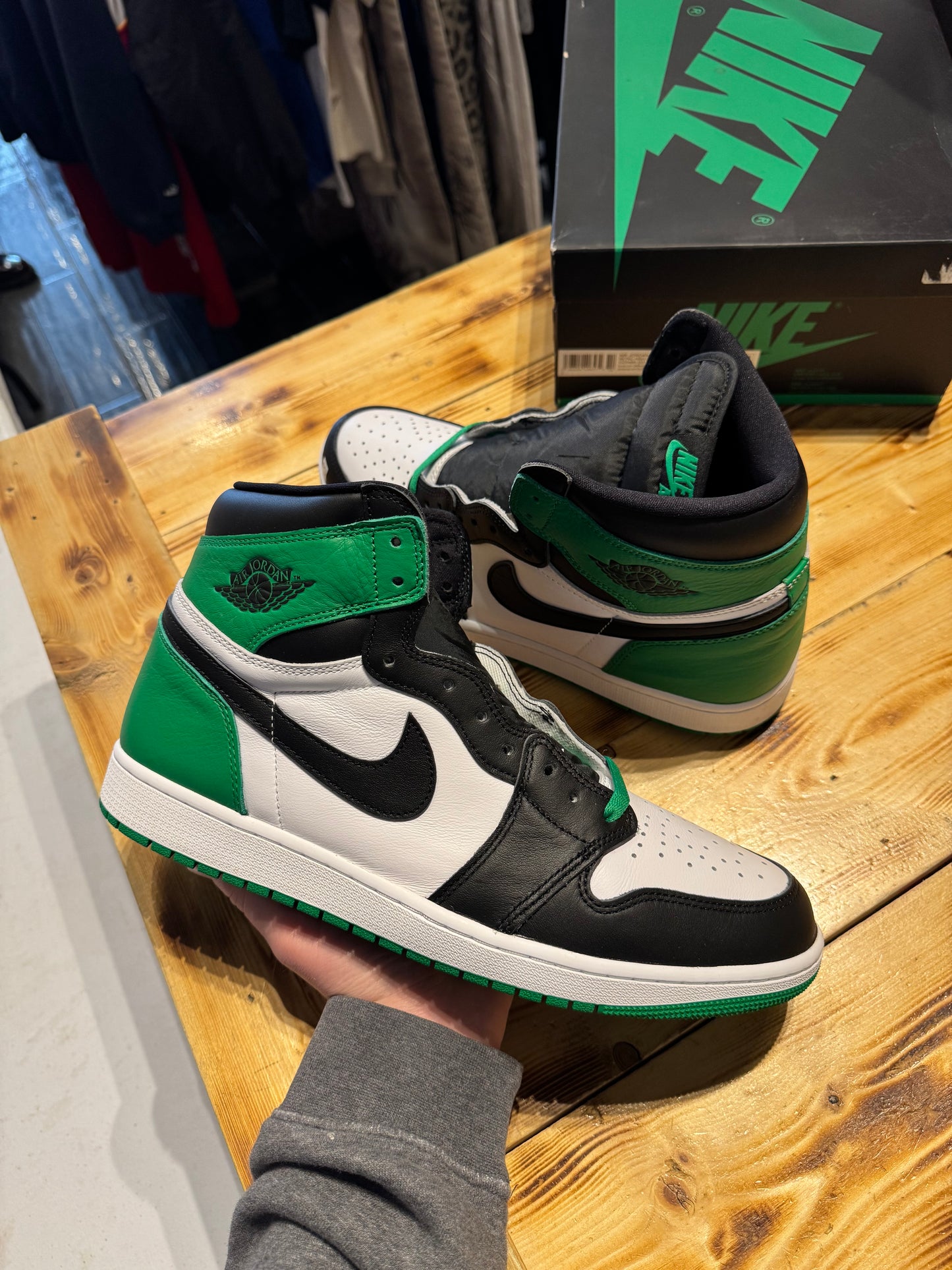 Jordan 1 high “lucky green”/size 13