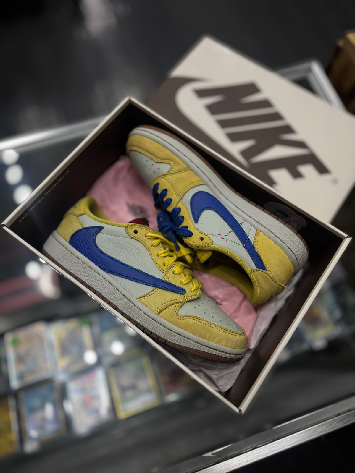 Jordan 1 low travis Scott”canary”/size 7.5w