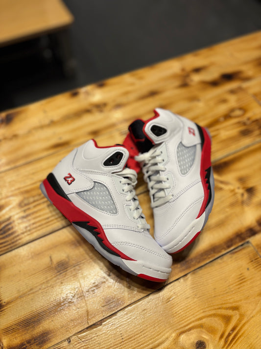 Jordan 5 “fire red”/size 1.5y
