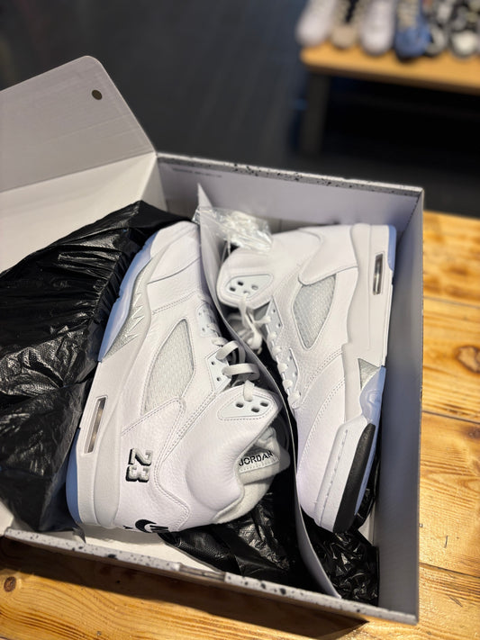 Jordan 5 “white metallic”/size 11.5