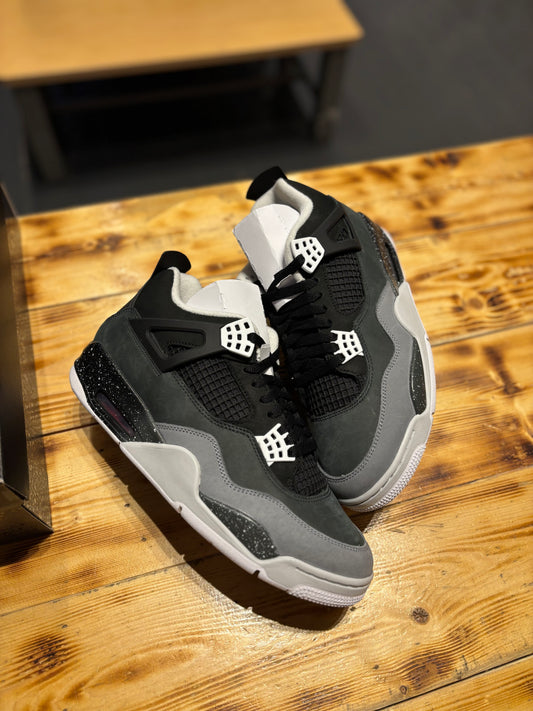Jordan 4 “fear”/size 10