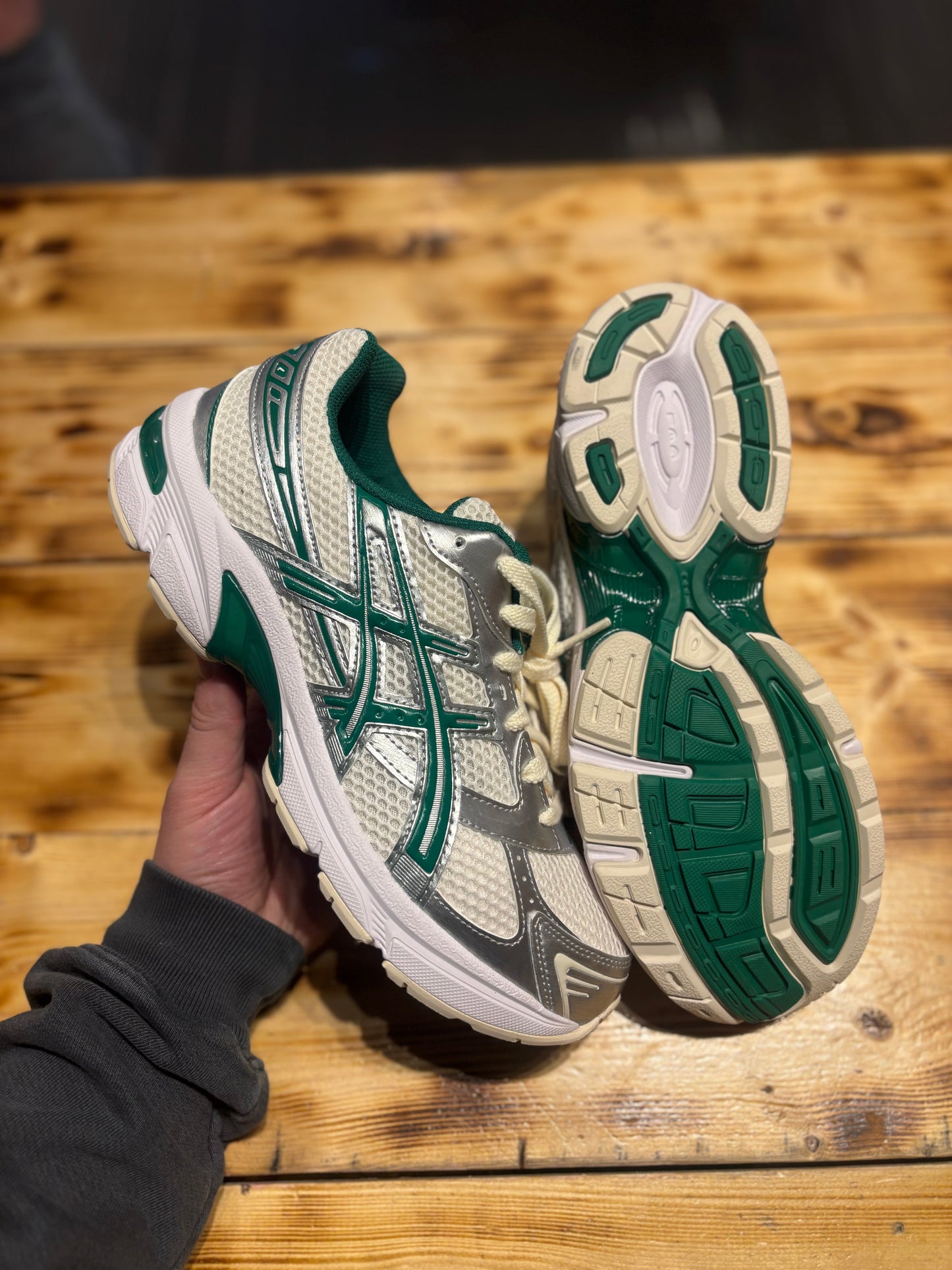 ASIC gel green/cream /size 8.5