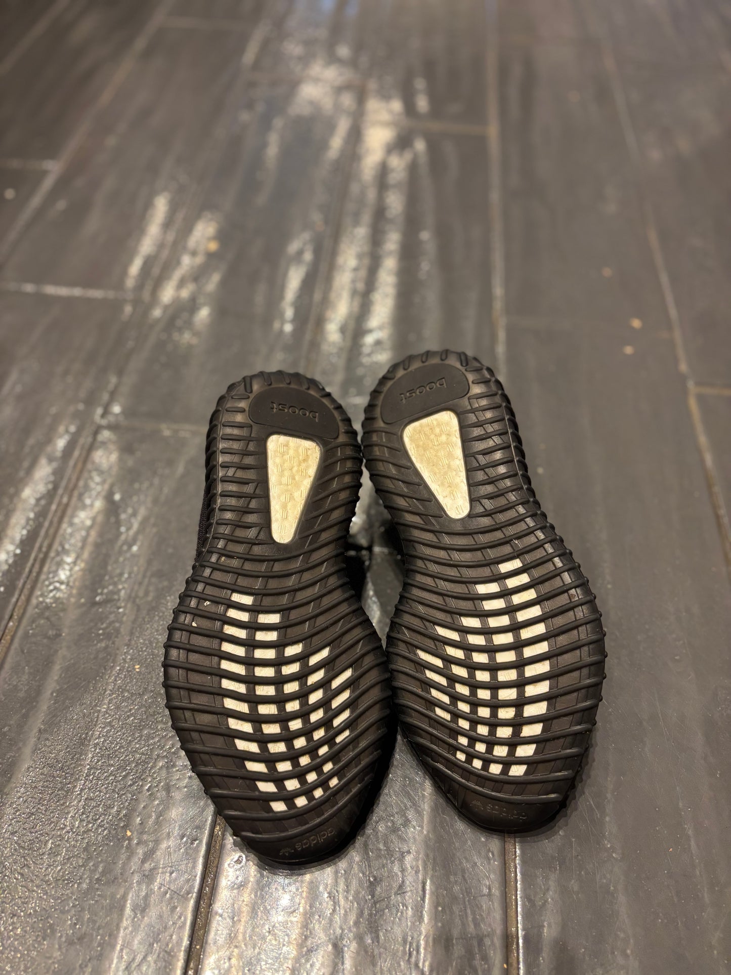 Yeezy 350 “onyx”/size 7.5
