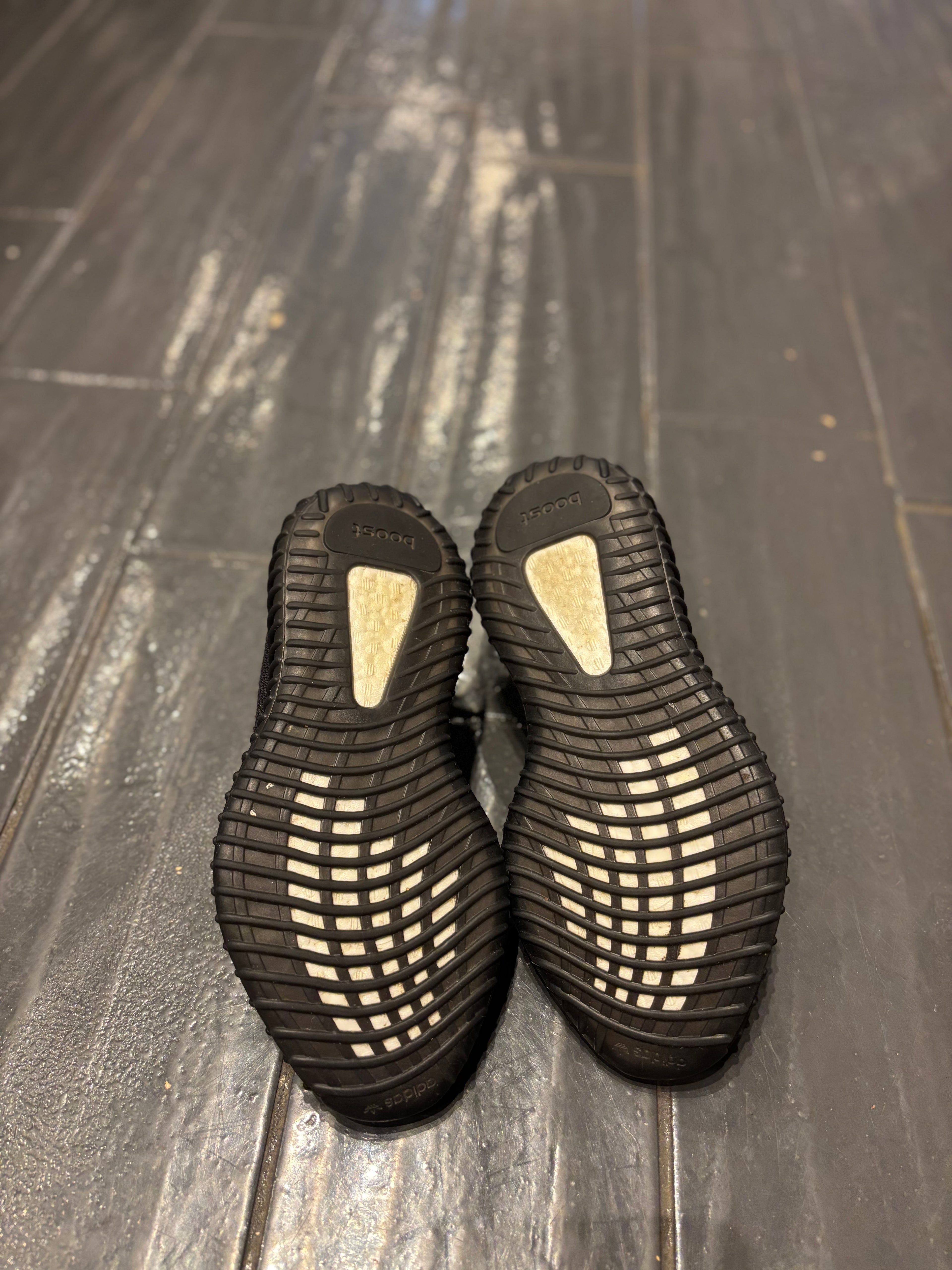 Yeezy 350 “onyx”/size 7.5
