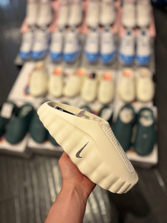 Nike mind slide 001 “sail”/size 7