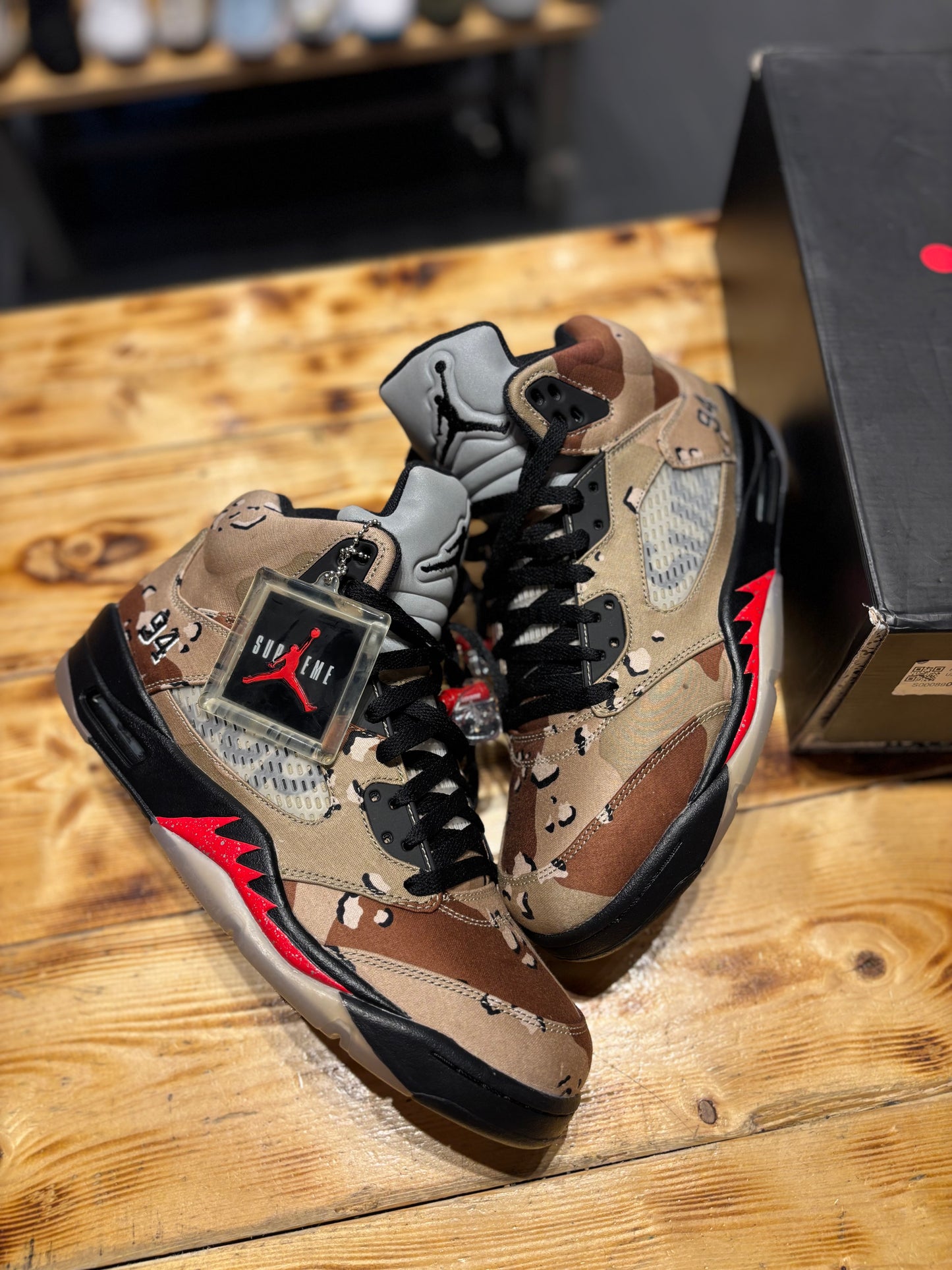 Jordan 5 “supreme camo”/size 10.5