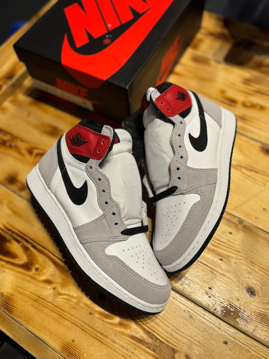 Jordan 1 “smoke grey”/size 6y(7.5w)