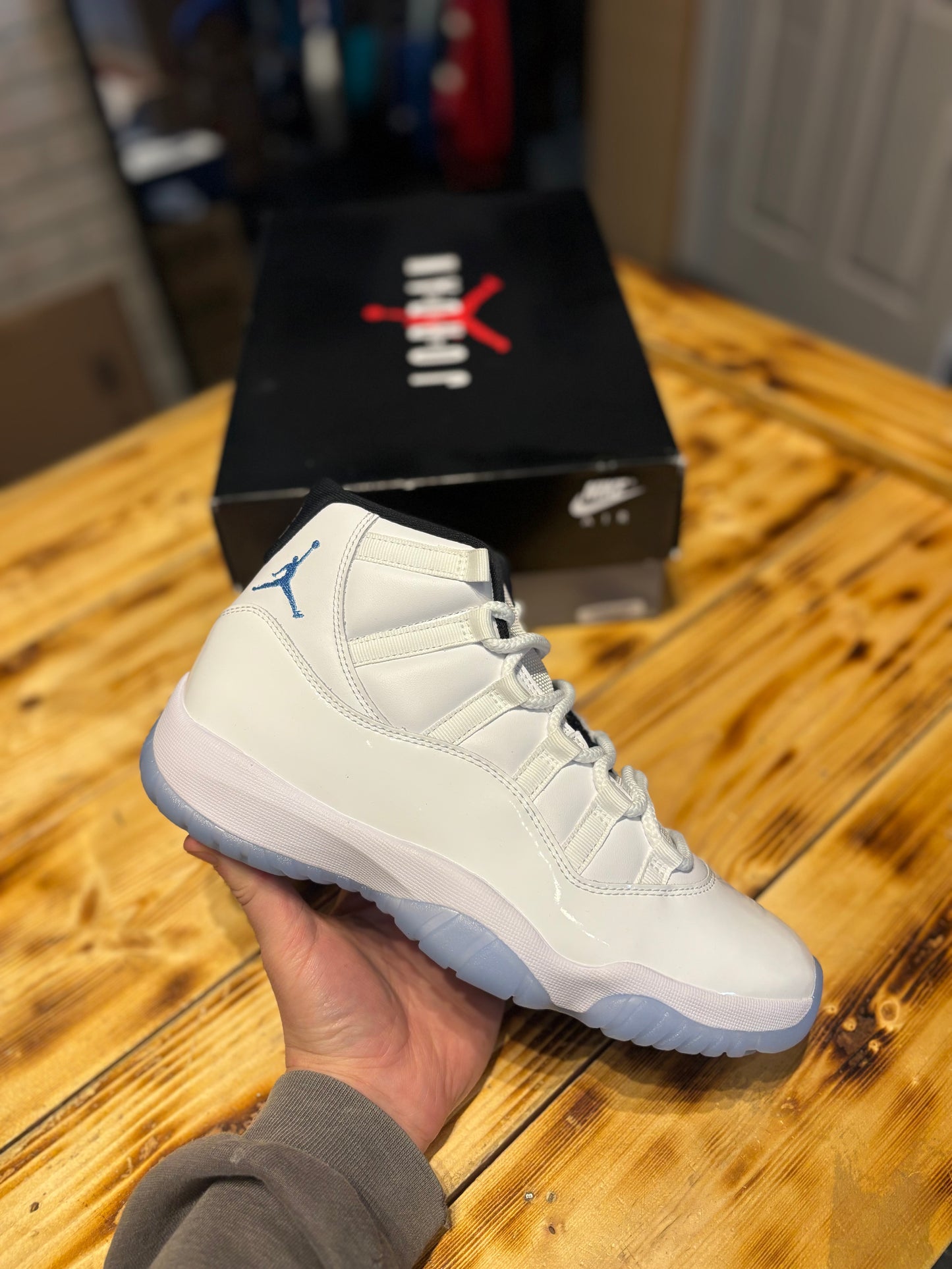 Jordan 11 “Legend Blue” /size 8.5