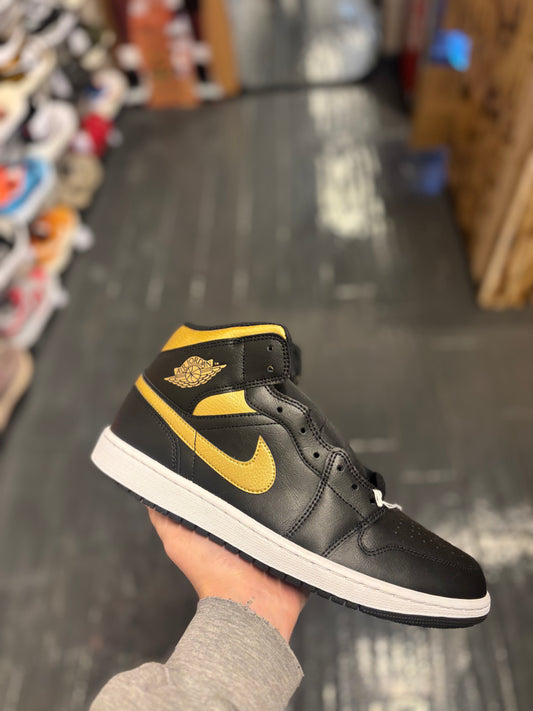 Jordan 1 mid “black metallic gold”