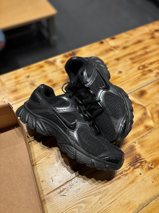 Nike V5 runner black/size 9