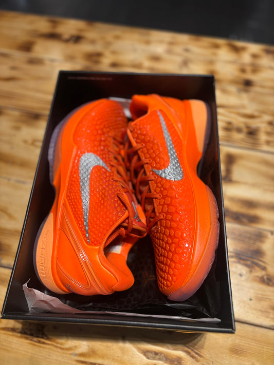 Kobe total orange/size 10