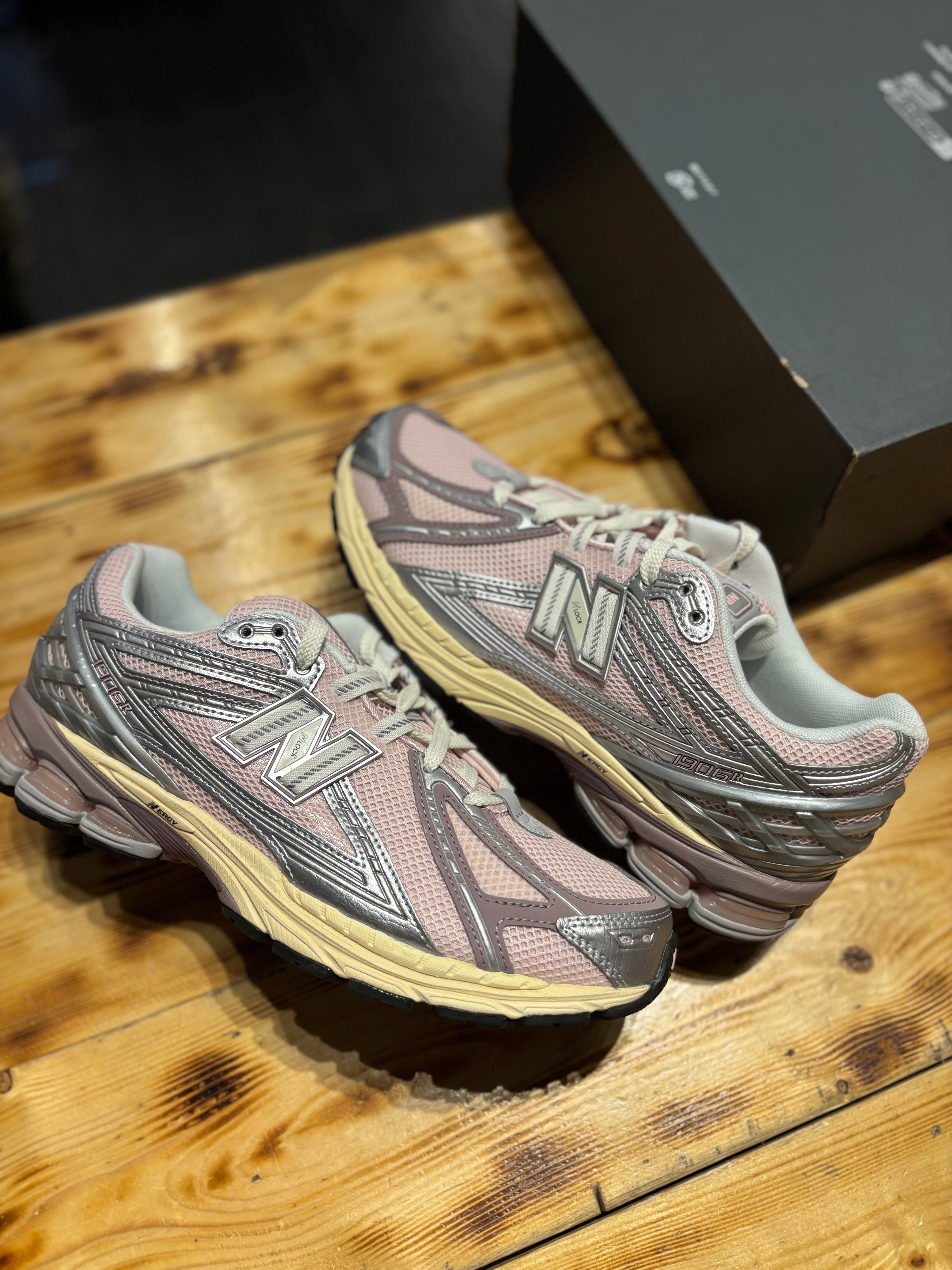 New Balance 1906 “Rose Sugar Silver”/size 9,10