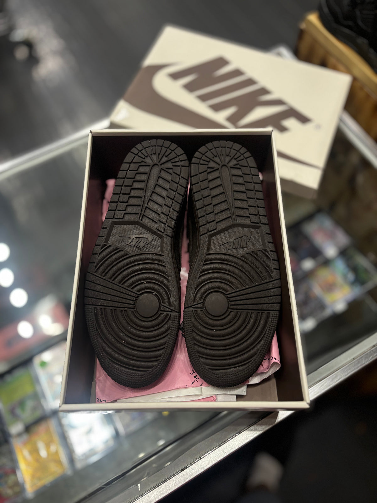 Jordan 1 travis Scott “velvet brown”/size 8.5
