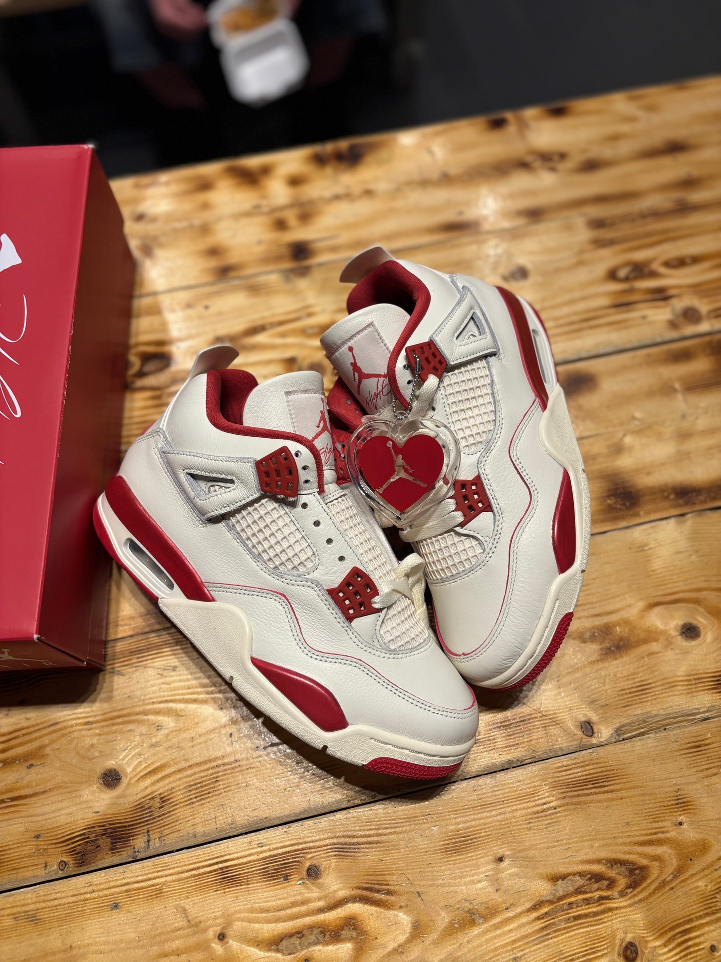 Jordan 4 “valentine day”/size 8.5(10w)