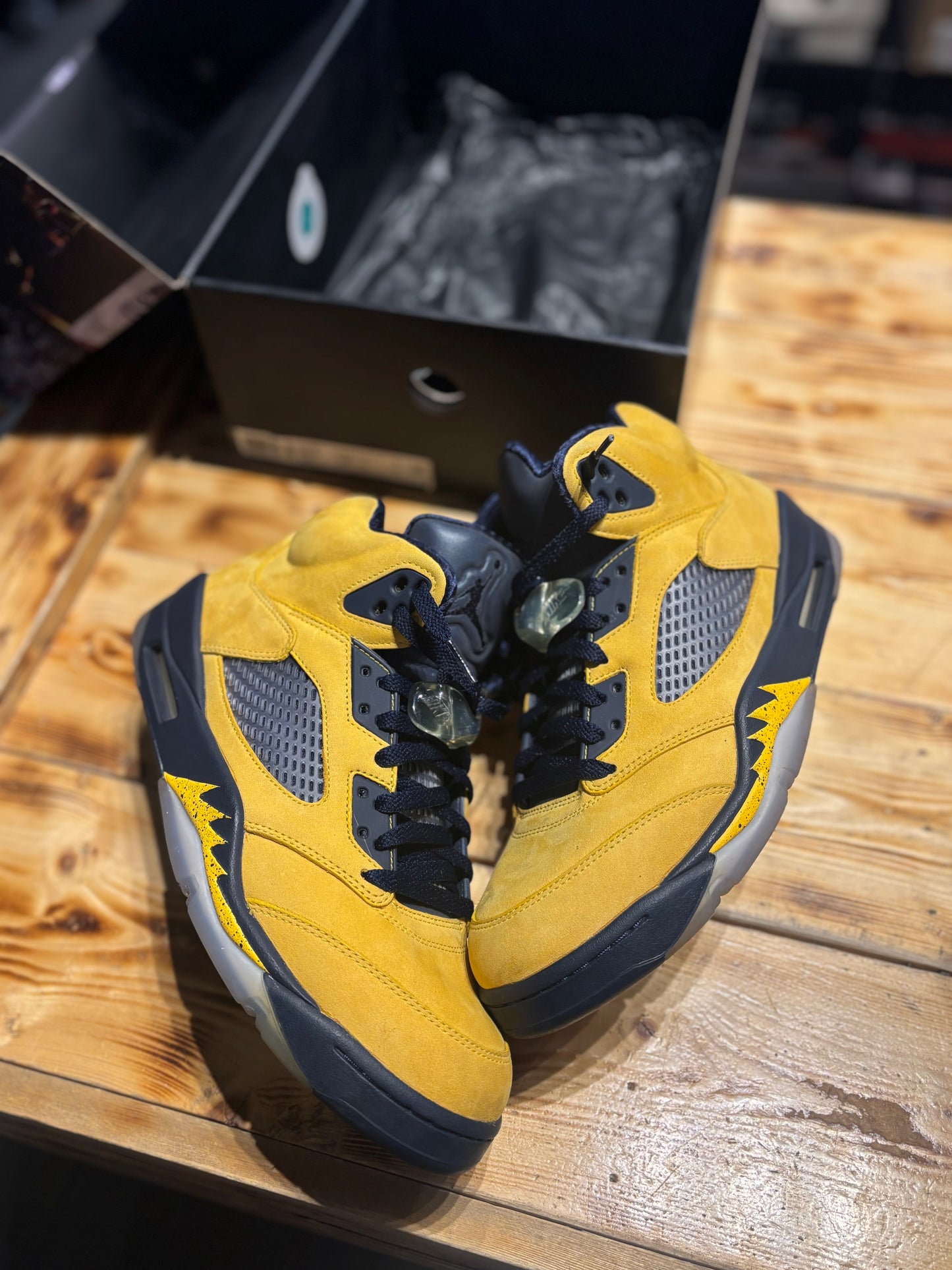 Jordan 5 “Michigan”/Size 10.5