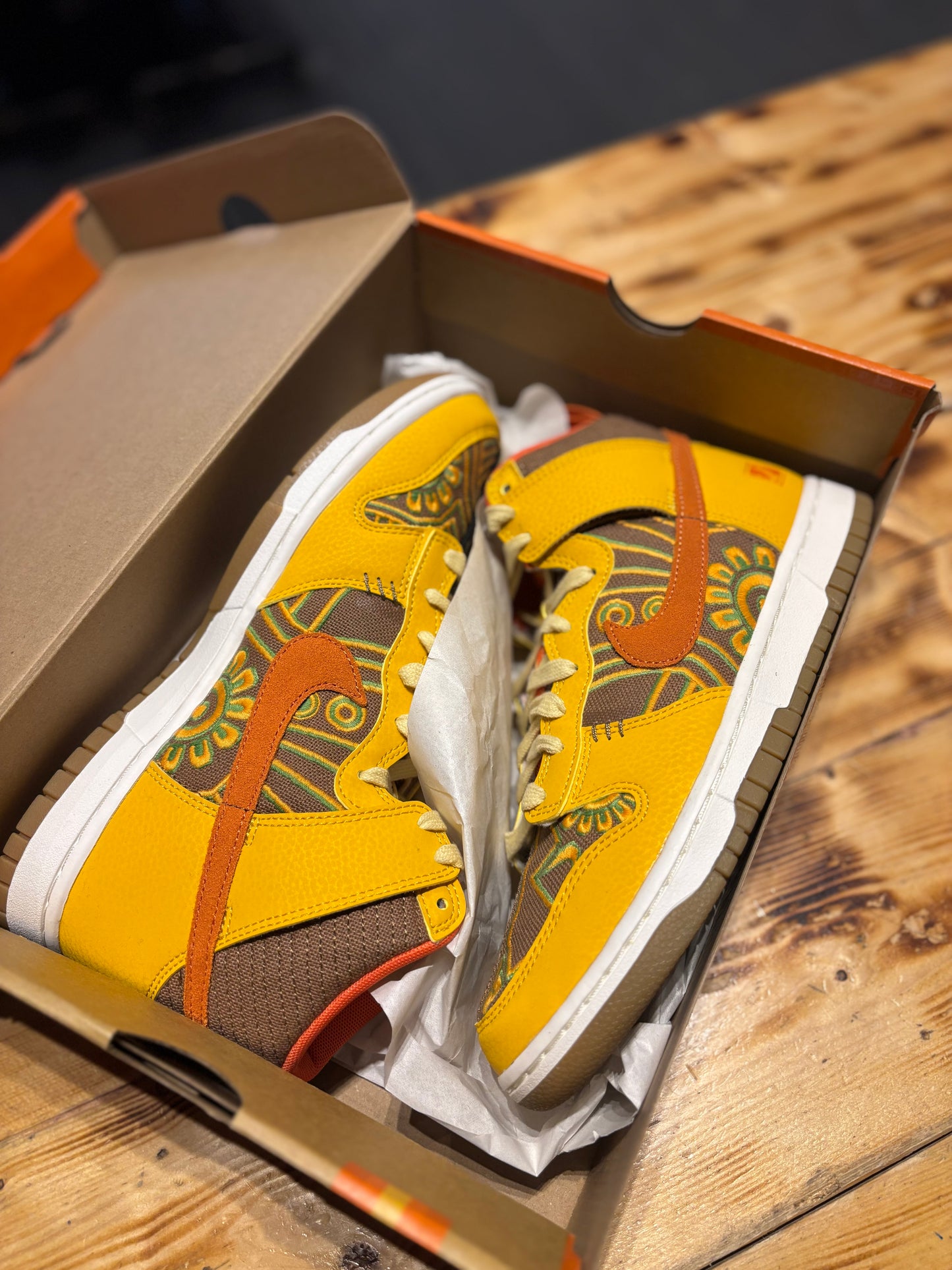 Nike dunk high “Somos Familia”/size 8