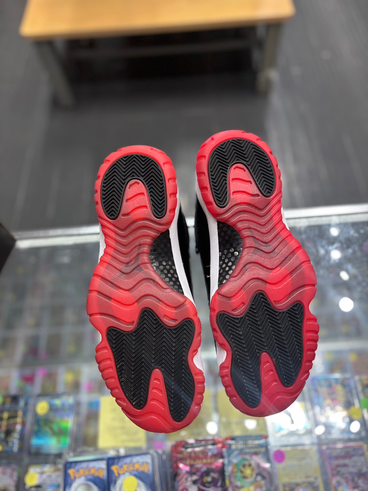 Jordan 11 low “bred”/size 11