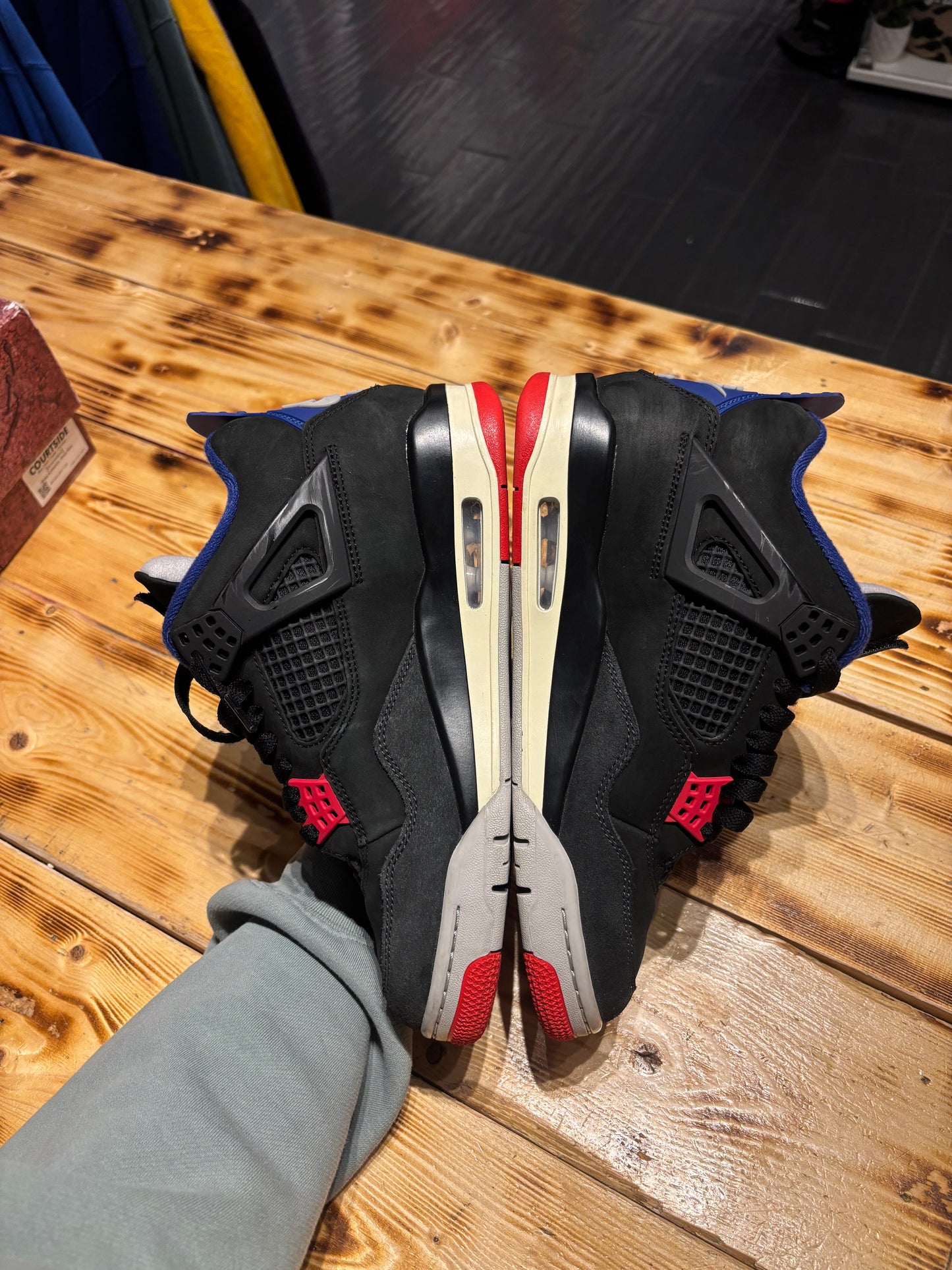 Jordan 4 rare air / size 8.5