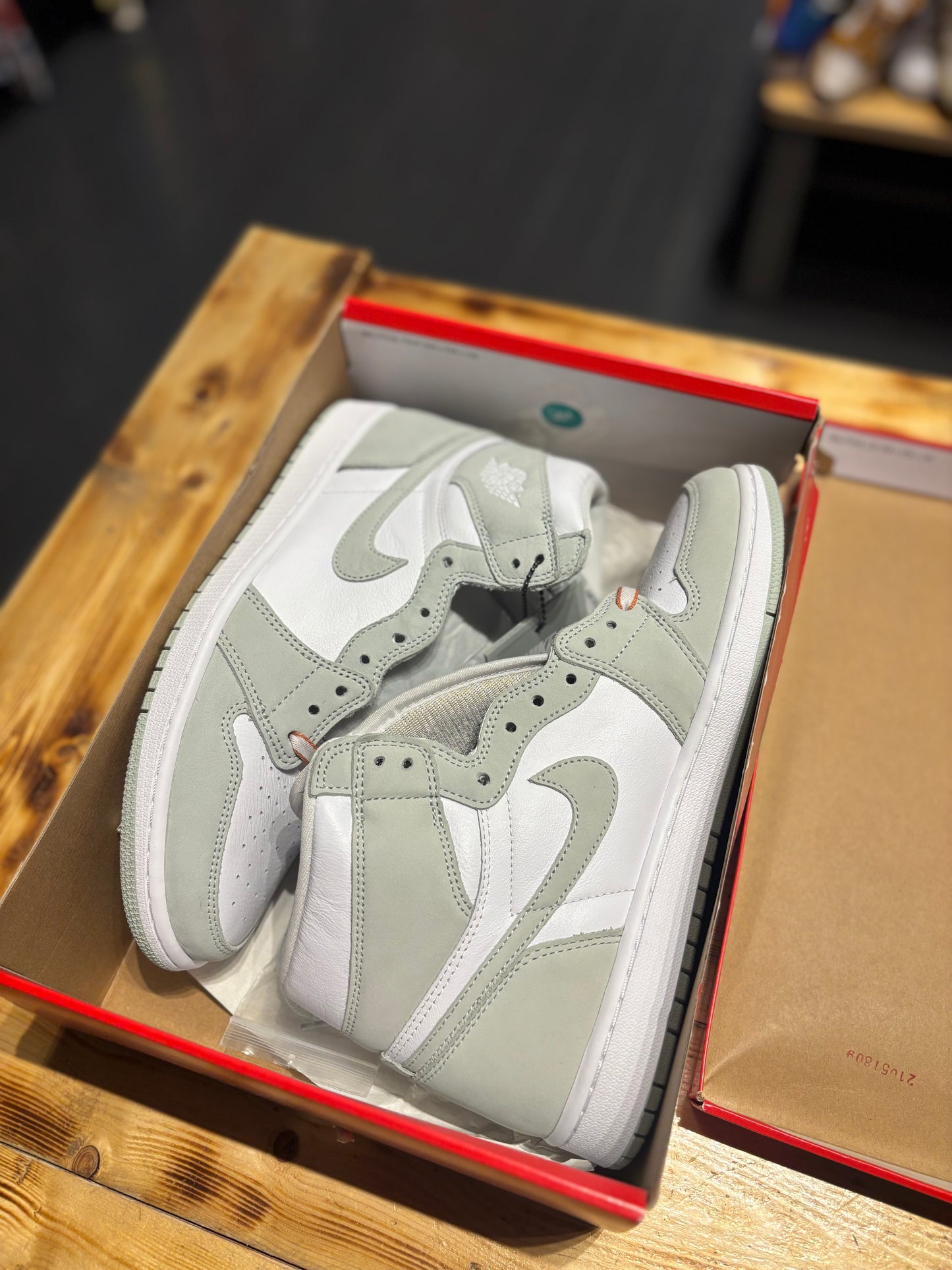 Jordan 1 “seafoam”/size 10.5(12w)
